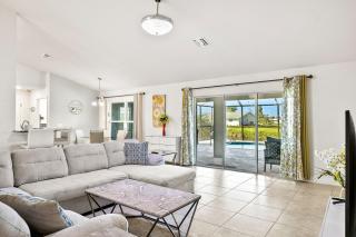 Newley Built Oasis Heated Pool Waterfront retreat - 2