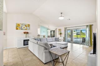 Newley Built Oasis Heated Pool Waterfront retreat - 0