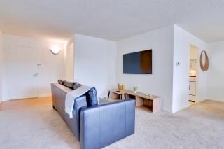 A Few Steps From Airport - Stylish Apt - 2