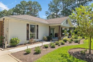 Private Backyard Oasis with Heated Pool 4 BR Bikes & Pond - 3