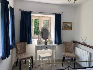 Bibury Riverside Cottage Grade II listed 6ppl - 7