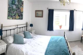 Bibury Riverside Cottage Grade II listed 6ppl - 1