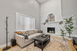 Hoosier Hq Sleek 3-bed Near Iu - 0