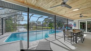Modern spacious 3 bedroom 2 bathroom private pool home in Sarasota near Siesta Key - 0