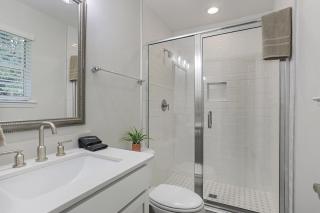 Dog Friendly Island Retreat Close to City and Beach - 3