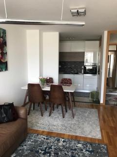 Dobrinja 5 kod bazena - 2