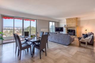 Superb top floor, sea and mountain view - 0