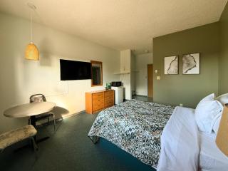 The Trail Inn - Lucky Lake, SK - Hwy 42 & Main Street - 4