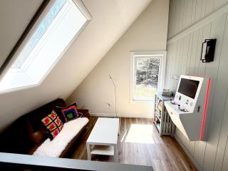 Pocono Chalet,Hot Tub,Arcade,Fireplace, Lake,Pool, Pet friendly, near Jim Thorpe No extra fees to use amenities - 7