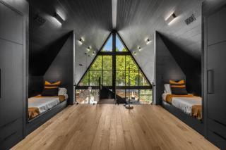 Midnight Raven Lake House - luxury a-frame w boat - 8