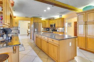 4 Mi to Cape Harbour Fun! Canal-Front Oasis - 2