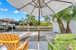 Siesta Key Waterfront Oasis - Heated Pool, Dock, Walk to Village & Beach - 0