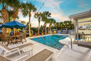 Siesta Key Waterfront Oasis - Heated Pool, Dock, Walk to Village & Beach - 9