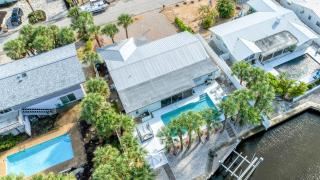 Siesta Key Waterfront Oasis - Heated Pool, Dock, Walk to Village & Beach - 5
