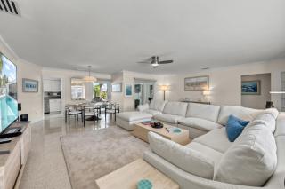 Siesta Key Waterfront Oasis - Heated Pool, Dock, Walk to Village & Beach - 2