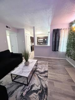 Modern Comfort Near AT&T Stadium Peaceful Getaway in DFW - 8