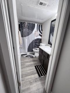 Modern Comfort Near AT&T Stadium Peaceful Getaway in DFW - 3