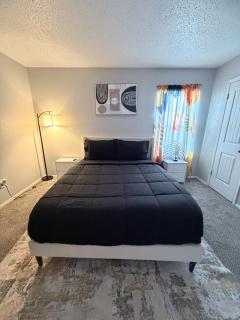 Modern Comfort Near AT&T Stadium Peaceful Getaway in DFW - 1