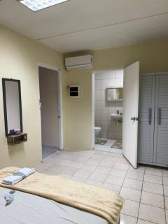 Yesenia's Guest House - 4