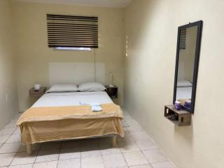 Yesenia's Guest House - 3