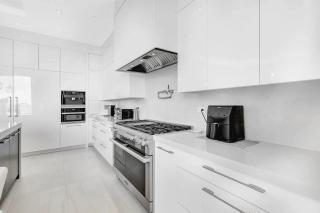 Oceanfront Four-Bedroom Luxury Villa - 6