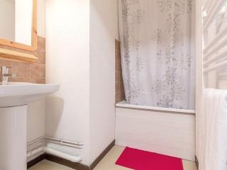 Appartement 2 pièces avec balcon, départ ski aux pieds, 4 pers., quartier animé des Bruyères - FR-1-344-834 - 2
