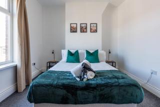3 Bed House - Sleeps 5 - Parking - Wifi - 3