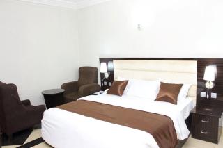 E-Luxe Suites Hotel - 6