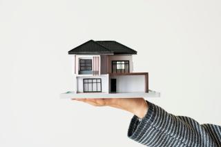 Modern 1BR & 1LR Apartment Next to City Center - 0