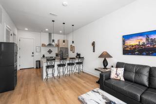 East Nash Condo for 4 with Public Rooftop Near DT - 6