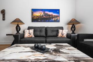 East Nash Condo for 4 with Public Rooftop Near DT - 7