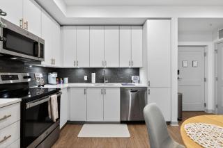 2 BR suite with game room & amenities - 4