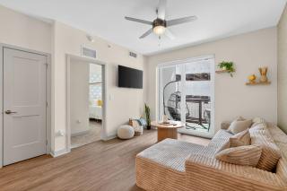 2 BR suite with game room & amenities - 2