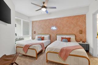 2 BR suite with game room & amenities - 8