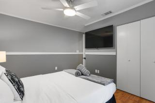 Midtown Savannah Gem Quiet and Close to Everything - 3