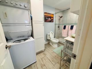 Seahorse - Tiny Home 1.2 Mi, 2 Beach Kitchen W & D Queen Bed - 4