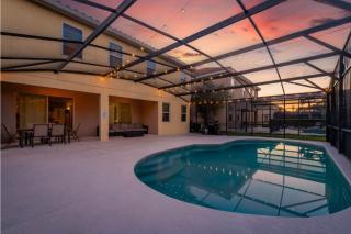 Sleeps 14 Heated Pool + Lazy River + Game Room - 0