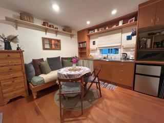 Studio Cedar Guest Cottage - 1