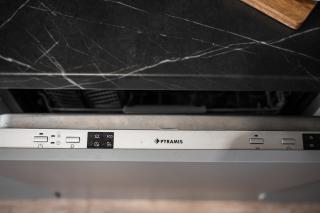 Skylark - Toronto Penthouse with Jacuzzi & Mountain View - 8