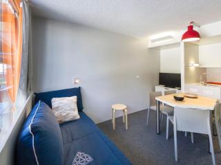 Studio rénové au pied des pistes avec balcon - FR-1-346-512 - 3