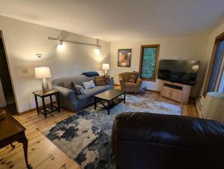 Tranquil NH Lakehouse Escape - 1