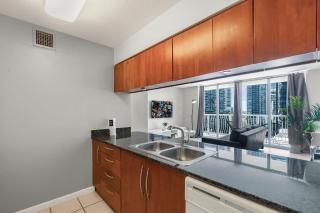 Skyline Luxury - Elegant Brickell Condo - 8