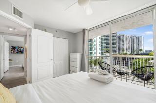 Skyline Luxury - Elegant Brickell Condo - 1