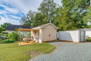 Walk to Historic Dtwn Burlington Home with Yard - 9