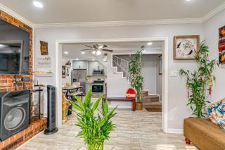 Walk to Historic Dtwn Burlington Home with Yard - 7