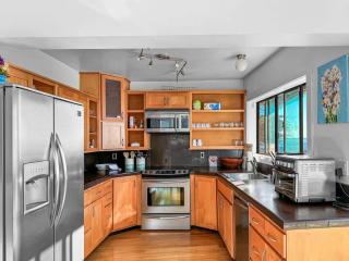 Seaside Elegance Oceanfront Escape with 3 Suites - 2