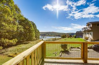 Walk to Alpine Lake Terra Alta Cabin with Deck - 0