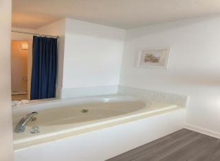 Pointes North Beachfront Resort Hotel - 6