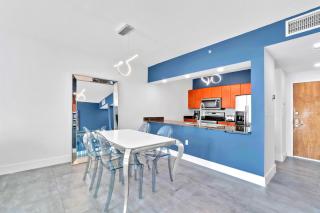 Luxury Penthouse in the City with 2 Free Parking - 7