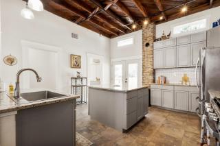 The Bowie Grand - Historic Comfort in Seguin - 6